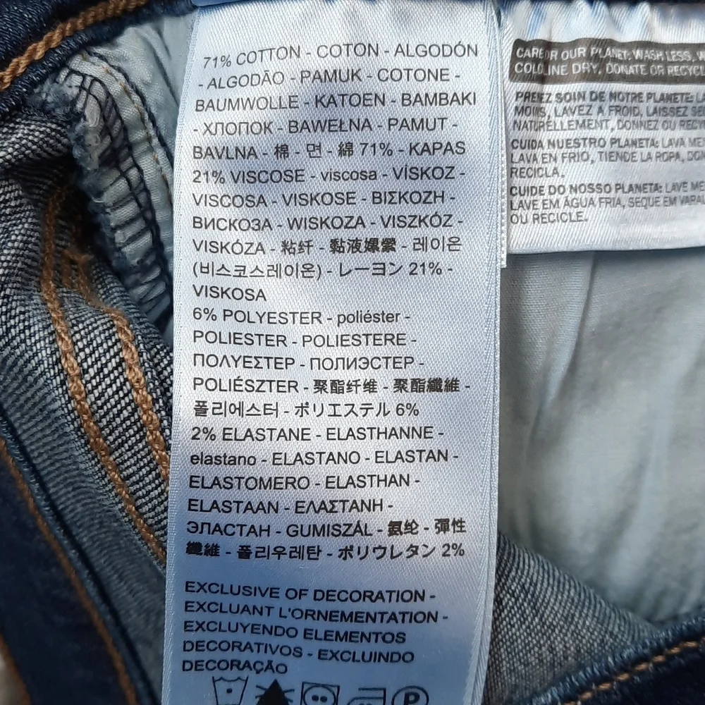 Levi's High Rise Denim Shorts - Picture 6 of 6